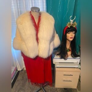 Ivory fox 🦊an mink cape, one of a kind, unique vintage beyond gorgeous 🦊
